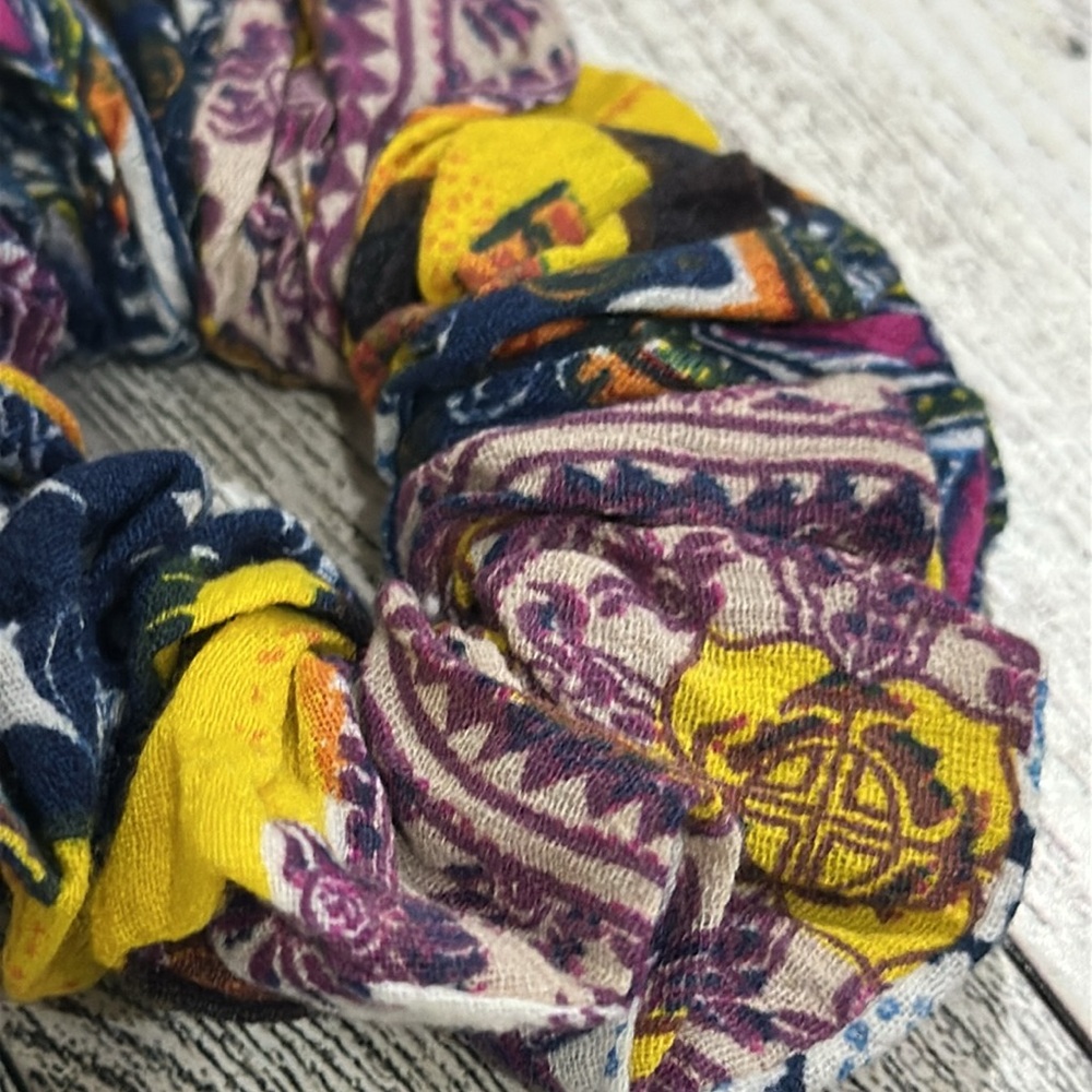 Chic Jem Colorful Patterned Scrunchie - Picture 2 of 2